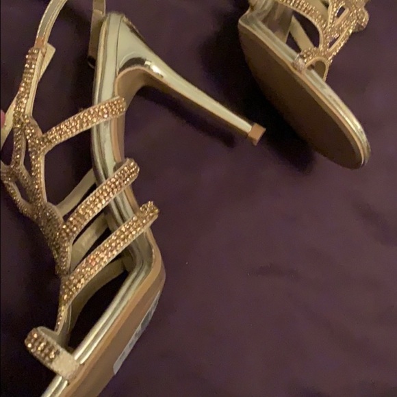 Gold sparkly Heels! - Picture 1 of 3
